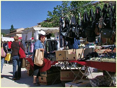 Markt in der Provence - Lederwaren und Taschen