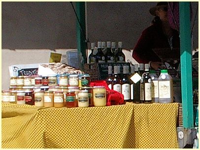 Markt in der Provence - Olivenöl, Tapenade