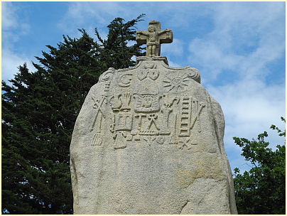 Bretagne - Trégor - Menhir de Saint-Uzec