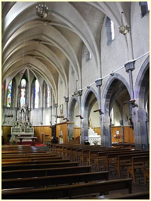 Kirchenschiff und Altar Sacré-Coeur - Castellane