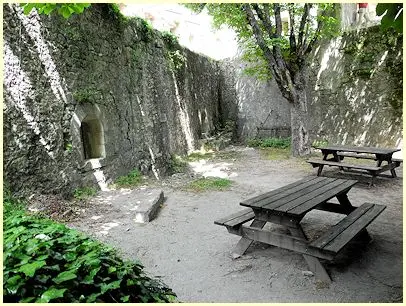 Reste der Verteidigungsanlagen