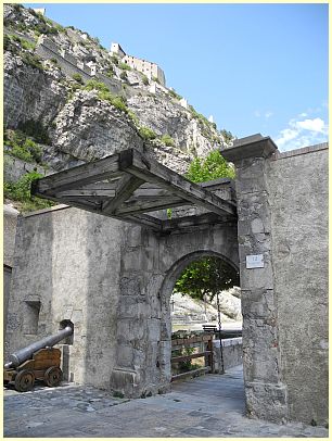 Porte d'Italie mit Kanone - Entrevaux