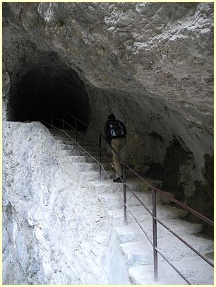 Treppe zum Tunnel du Baou - Sentier Blanc-Martel