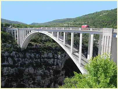 Pont de l'Artuby - Linkes Ufer