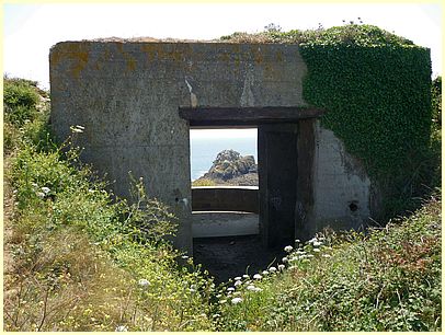 Bunker am Wanderweg Fort de Bertheaume - Pointe Saint-Mathieu