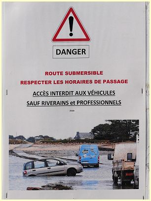 Warnung überflutbare Straße zur Insel Île Callot