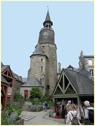 Glocken- und Uhrturm Dinan