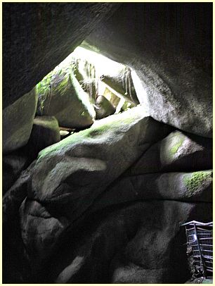 Wald von Huelgoat - Grotte du Diable