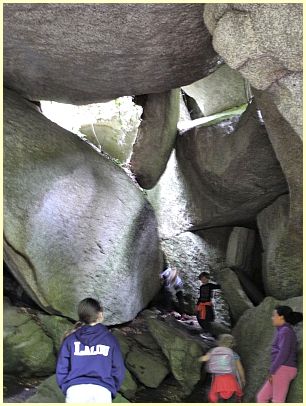 Wald von Huelgoat - Grotte d'Artus