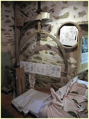 Aufhängung Mühlrad Wassermühle Moulin de Kériolet