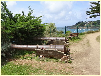 Saint-Briac-sur-Mer - alte Kanonen im Schlosspark