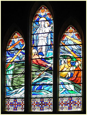 dreiteiliges Buntglasfenster Kirche Notre-Dame de Landouar