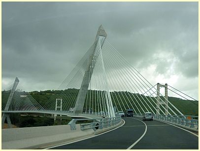 alte und neue Brücke Pont de Térénez 2011
