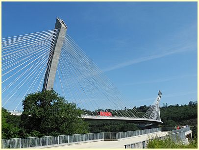 Brücke Pont de Térénez und Aussichtsplattform