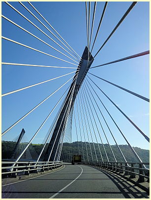 Pylone der Brücke Pont de Térénez