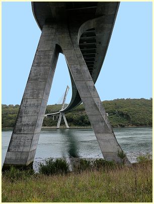 Pylone der Brücke Pont de Térénez