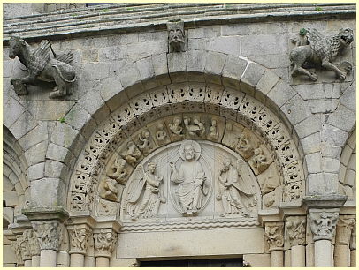 Giebelfeld Eingangstür Basilika Saint-Sauveur - Dinan