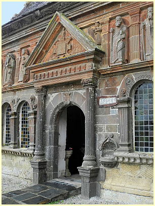 Portal Beinhaus Enclos paroissial Saint-Suliau
