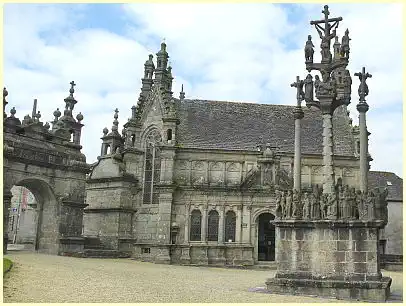 umfriedete Pfarrbezirke der Bretagne - Beinhaus Saint-Thégonnec umfriedete Pfarrbezirke der Bretagne - Beinhaus Saint-Thégonnec
