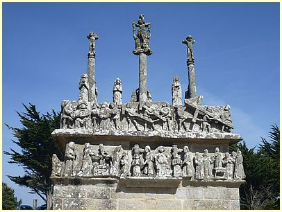 umfriedete Pfarrbezirke der Bretagne - Kalvarienberg Notre-Dame de Tronoën
