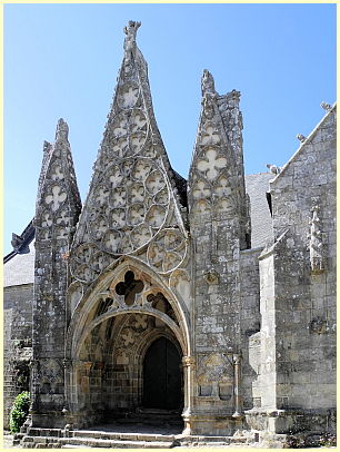 umfriedete Pfarrbezirke der Bretagne - Eingangshalle Notre-Dame de Roscudon in Pont-Croix