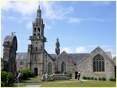 umfriedete Pfarrbezirke der Bretagne - Chapelle reliquaire Sainte-Marie-du-Ménez-Hom