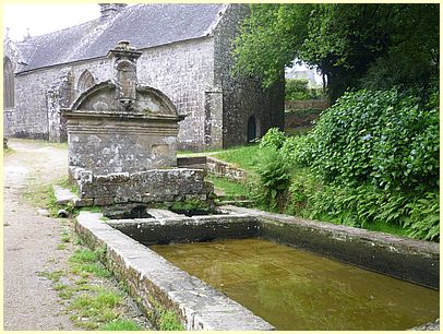 umfriedete Pfarrbezirke der Bretagne - Brunnen Kapelle Notre-Dame-de-Bonne-Nouvelle