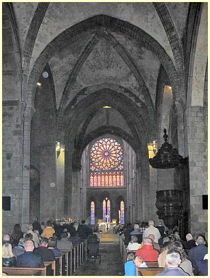 Kirchenschiff mit Fensterrose - Kathedrale Saint-Vincent