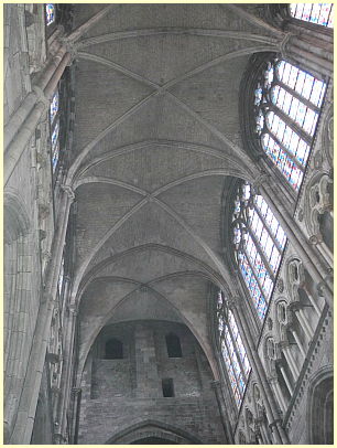 Kreuzrippengewölbe - Kathedrale Saint-Vincent