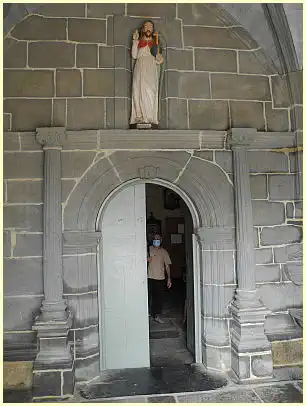 Kirche Saint-Sauveur - Eingangstür Vorhalle