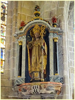 Statue Saint Corentin Kirche Saint-Ronan