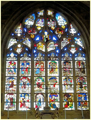 Maßwerkfenster Hochaltar Kirche Saint-Ronan
