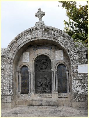 Kriegerdenkmal Kirche Saint-Tudy - Loctudy