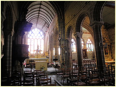Kirchenschiff  Notre-Dame de Roscudon