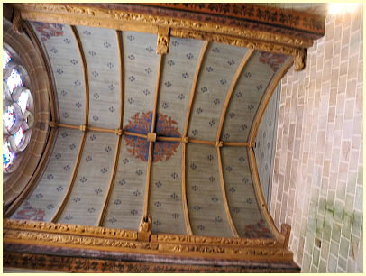Holzverzierungen des Tonnengewölbes Notre-Dame de Roscudon