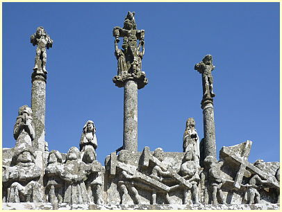 Kalvarienberg Notre-Dame de Tronoën - drei Kreuze von Golgatha