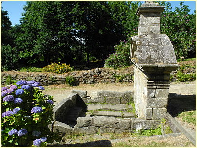 Brunnen Kapelle Notre-Dame-de-Bonne-Nouvelle