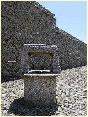 Brunnen Saint-Mathieu de Fine-Terre