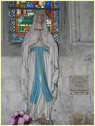 Statue Notre-Dame de Lourdes Kirche Église Notre-Dame d'Étretat