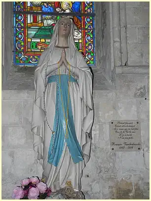 Statue Notre-Dame de Lourdes Kirche Église Notre-Dame d'Étretat