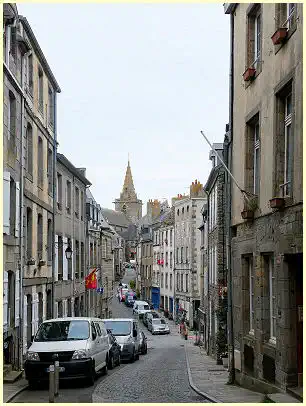 Granville Gasse zur Kirche Notre-Dame du Cap Lihou
