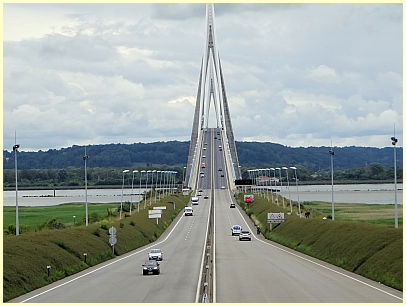 Pont de Normandie - Fahrbahnen, Geh- und Radwege
