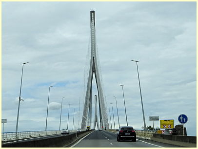 Pont de Normandie - Blick zur Pylonspitze