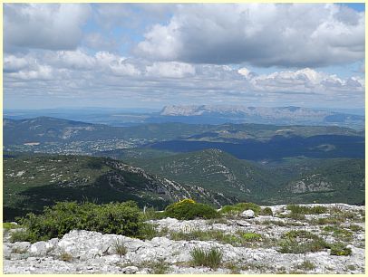 Blick zum Berg Montagne Saint-Victoire