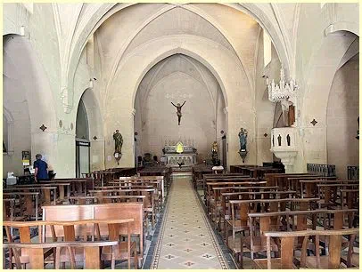 Fontvieille - Kirchenschiff Saint-Pierre-ès-Liens