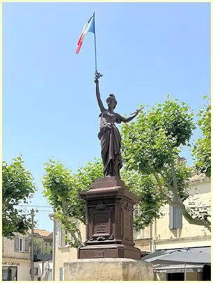 Fontvieille - Statue Kirchplatz