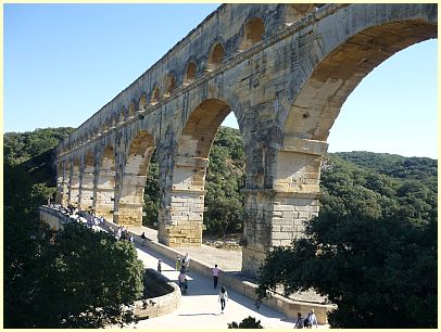 Brücke Pont du Gard - untere Ebene diente als Transportweg