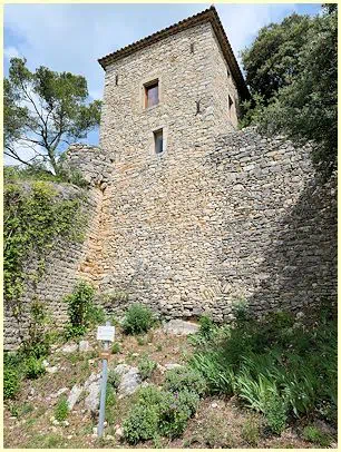La Roque-sur-Cèze - umgebautes Herrenhaus