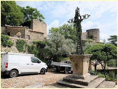 La Roque-sur-Cèze - Türme der Befestigungsanlagen