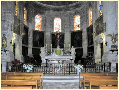 Kirchenschiff mit Hochaltar Saint-Michel